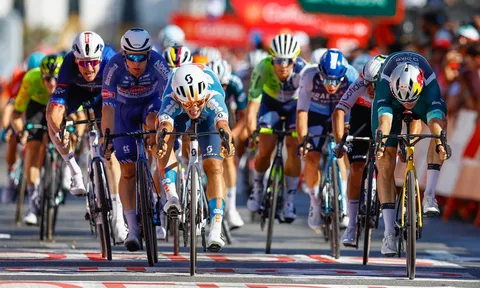 "Đánh bại Wout van Aert là trải nhiệm tuyệt vời"