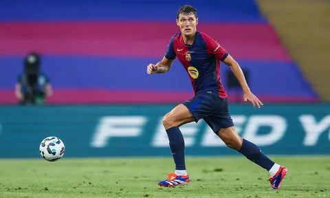 Christensen lại hóa cục nợ của Barca