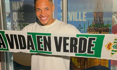 Vitor Roque phải rời Barcelona