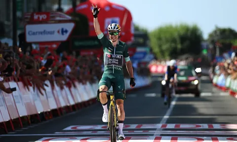 Wout van Aert hoàn tất hat-trick tại Vuelta a Espana 2024