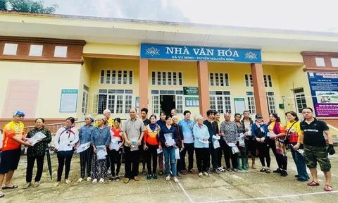 Liên đoàn Xe đạp - Mô tô thể thao Việt Nam: Nghĩa cử cao đẹp giúp đỡ bà con vùng lũ