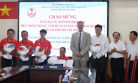 Đại sứ Pháp tại Việt Nam thăm Trung tâm Huấn luyện Thể thao Quốc gia thành phố Hồ Chí Minh