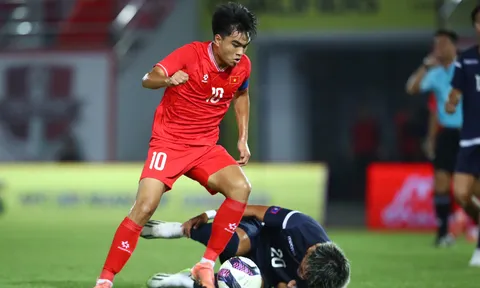 Công Phương giúp đội tuyển U20 Việt Nam soán ngôi đầu bảng