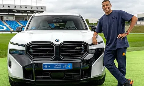 Mbappe được tặng siêu xe