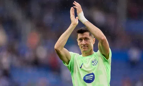 Lewandowski vươn lên số 1 châu Âu