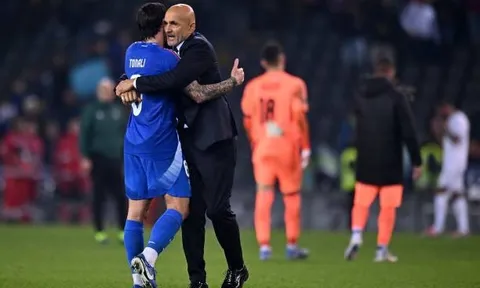 Azzurri tiến gần vé tứ kết