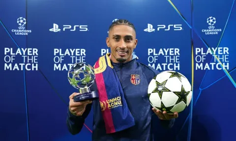 Raphinha đi vào lịch sử Champions League