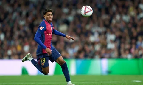 Real Madrid cùng Vinicius bảo vệ Lamine Yamal