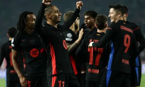 Hàng công Barca đang có mùa giải lịch sử