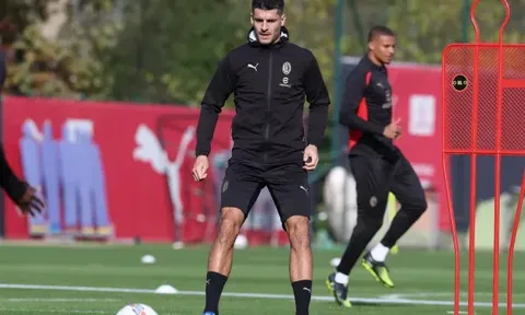 Morata nhập viện vì va chạm kinh hoàng