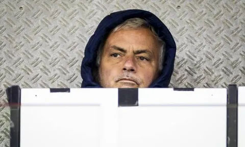 Vi phạm đạo đức thể thao, ông Mourinho bị phạt nặng
