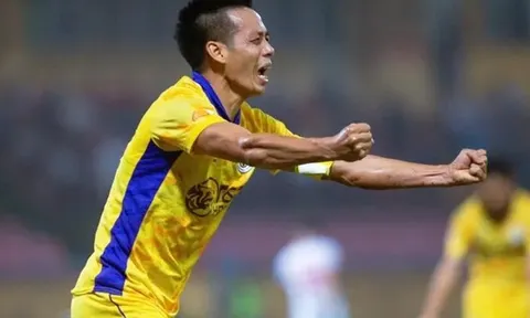 Văn Quyết xô đổ kỉ lục của Công Vinh ở V.League