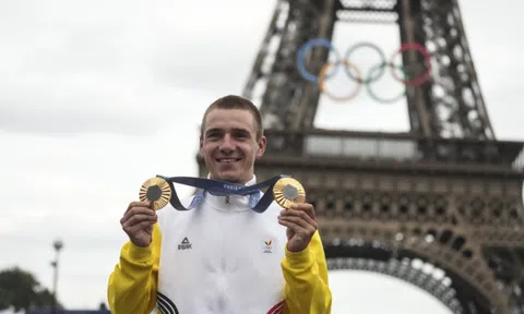 Remco Evenepoel thách thức Áo vàng Tour de France Tadej Pogacar