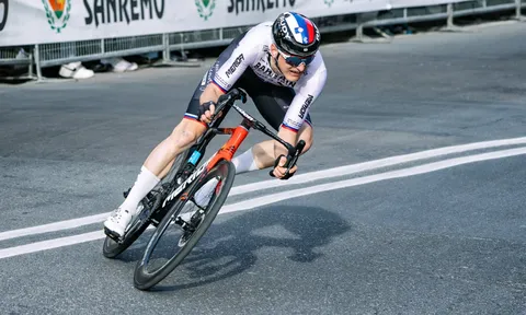Matej Mohoric nói gì với Tadej Pogacar trước chiến thắng Milano-Sanremo?