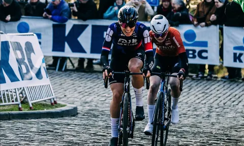Demi Vollering gây tranh cãi sau phát biểu về chiến thuật tại Omloop Het Nieuwsblad WE