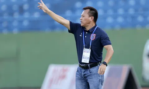 Huấn luyện viên Lư Đình Tuấn dẫn dắt câu lạc bộ nữ TP.HCM chinh phục bán kết AFC Champions League