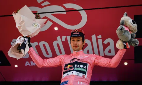 Primoz Roglic xé Áo hồng Giro d’Italia 2025 từ Mads Pedersen