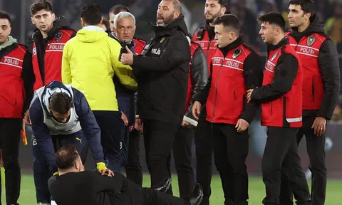 Bóng đá Thổ Nhĩ Kỳ chao đảo vì bê bối “trù dập” ông Mourinho, quan chức cấp cao lần lượt từ chức