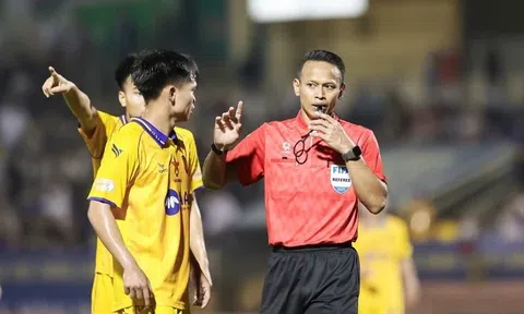 Trọng tài Malaysia điều hành 2 trận cầu sinh tử tại vòng 26 V.League 2024-2025