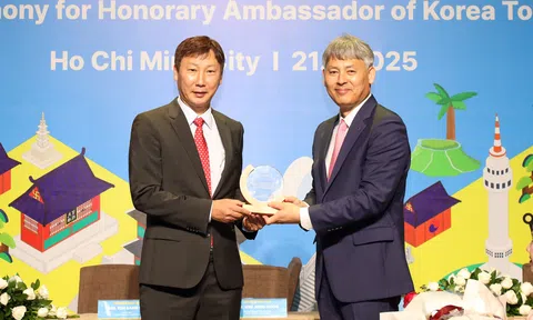Huấn luyện viên Kim Sang-sik được bổ nhiệm làm Đại sứ danh dự Du lịch Hàn Quốc