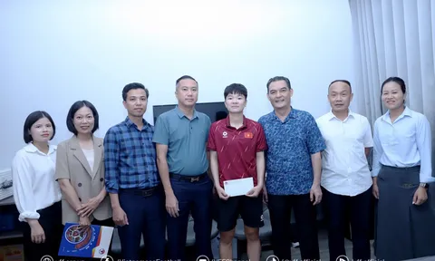Lãnh đạo VFF thăm và động viên cầu thủ Nguyễn Thị Tuyết Ngân