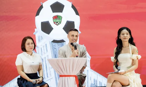 Dimitar Berbatov tái ngộ fan Việt tại sự kiện “Together We Rise” tại Đà Nẵng