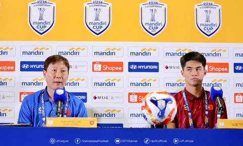Huấn luyện viên Kim Sang-sik đánh giá cao lối chơi phòng ngự phản công của U23 Philippines