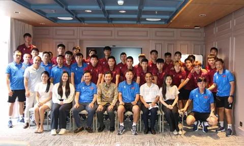 Đại sứ Việt Nam tại Indonesia thăm và động viên đội tuyển U23 Việt Nam
