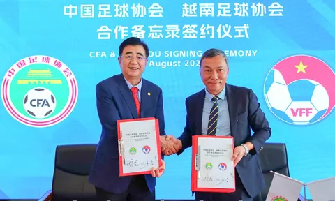Việt Nam và Trung Quốc ký kết hợp tác chiến lược phát triển bóng đá giai đoạn 2025-2028
