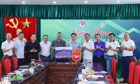 Chủ tịch VFF Trần Quốc Tuấn làm việc với Liên đoàn Bóng đá Thanh Hóa, cam kết đồng hành phát triển bóng đá địa phương