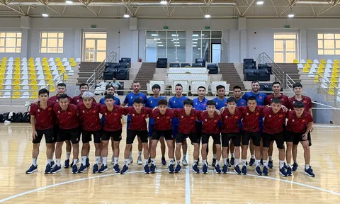 Đội tuyển futsal Việt Nam hứng khởi tập luyện tại Kuwait