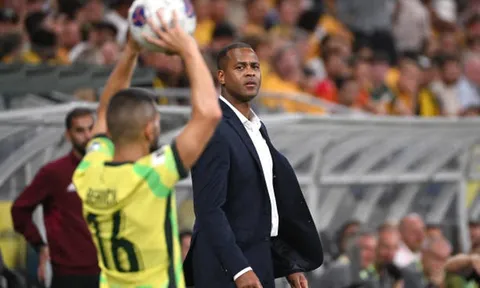 Huấn luyện viên Patrick Kluivert bị sa thải sau thất bại cùng tuyển Indonesia