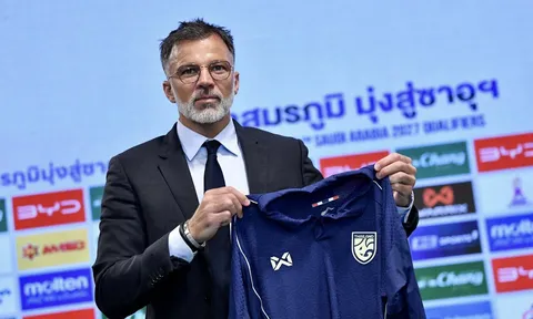 Huấn luyện viên Anthony Hudson đặt mục tiêu cùng đội tuyển Thái Lan dự ASIAN Cup và World Cup