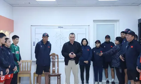 Chủ tịch VFF động viên đội tuyển nữ trước chuyến tập huấn Nhật Bản