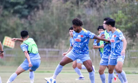 Đội tuyển Việt Nam tập luyện tại Lào