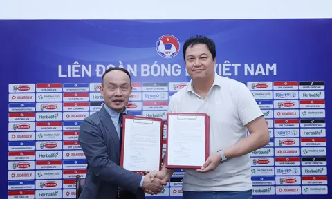 VFF gia hạn hợp đồng với huyền thoại thủ môn Hàn Quốc Lee Woon-jae