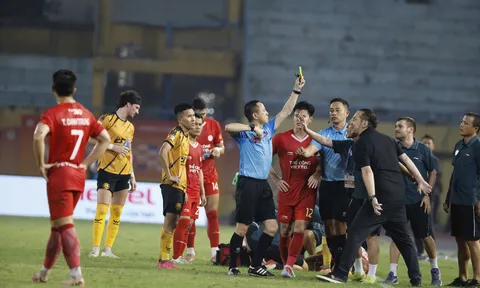 Huấn luyện viên Popov nhận án phạt