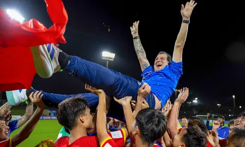 Huấn luyện viên Roland: “Tấm vé World Cup U17 là cú hích lớn cho bóng đá Việt Nam”