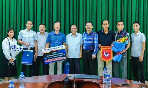 Lãnh đạo VFF thăm và làm việc với Liên đoàn Bóng đá Đồng Tháp