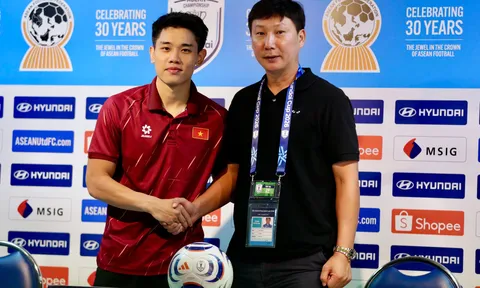 Huấn luyện viên Kim Sang-sik hài lòng với khởi đầu rực rỡ, tuyển Việt Nam lập tức hướng tới trận gặp Singapore