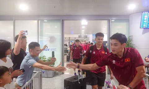 Đội tuyển Việt Nam trở về Hà Nội, dồn lực hướng tới trận gặp Singapore
