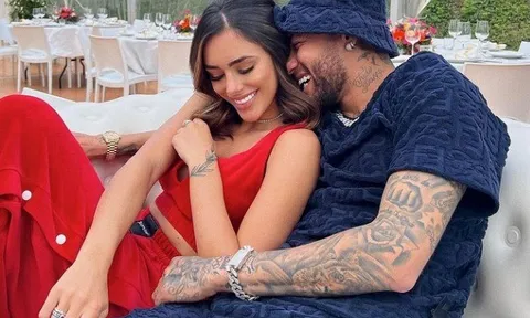 Neymar mở tiệc ăn mừng PSG vô địch sớm