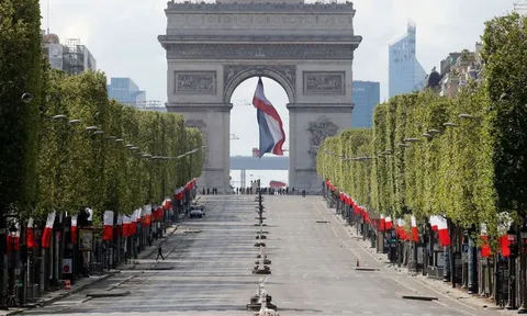 Champs-Élysées “nhuộm xanh" trước Thế vận hội Paris 2024