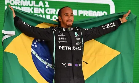 Hamilton trở thành công dân Brazil