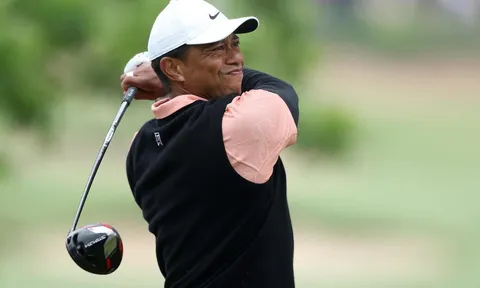 Tiger Woods chính thức gia nhập câu lạc bộ tỷ phú