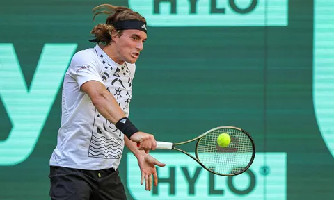 Tsitsipas chật vật tiến vào vòng 2 giải Halle Open