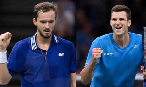 Medvedev và Hurkacz chạm tay tới cúp vô địch Halle Open