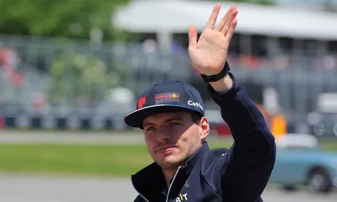 Verstappen cầm chân Sainz để giành chiến thắng ở Canada