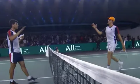 Hạ Alcaraz, Jannik Sinner lần đầu tiên vào tứ kết Wimbledon