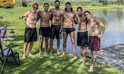 Cổ động viên Liverpool “phát cuồng” vì hình thể của Nunez